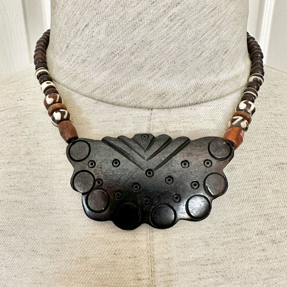 Wood beaded pendant necklace